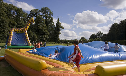 How to make your inflatable amusement park attract more tourists