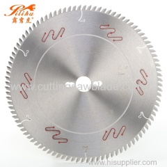 Circular saw blade for cutting wood