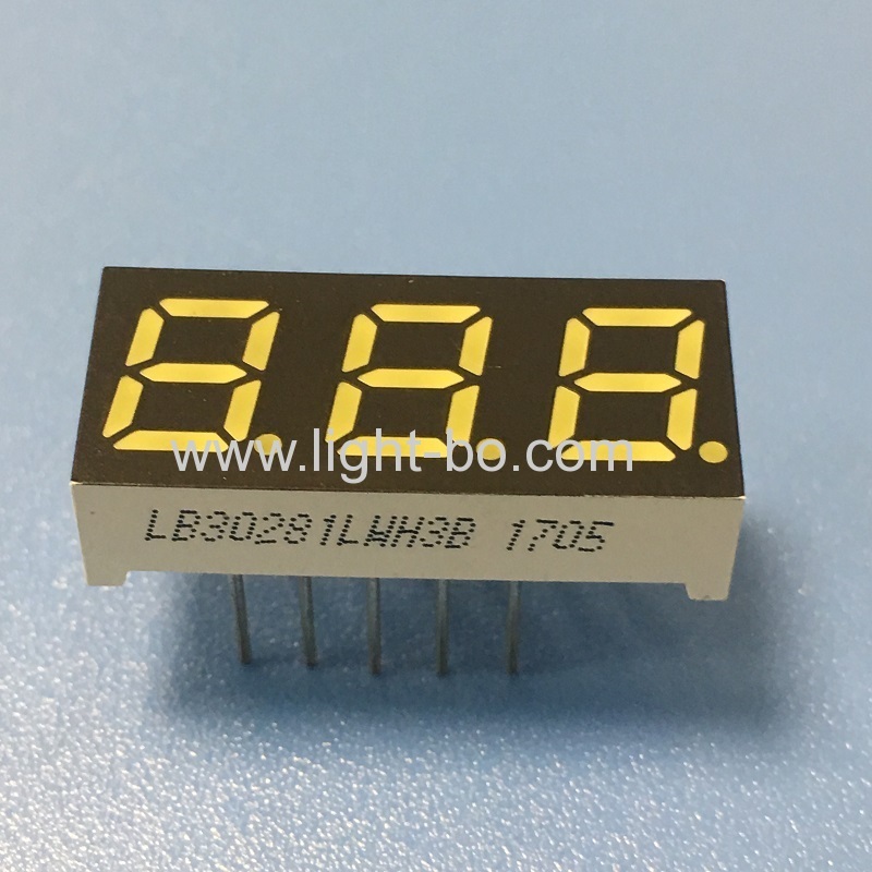 0,28 Zoll 3-stellige ultra weiße 7-Segment-LED-Anzeige gemeinsame Kathode für Instrumententafel