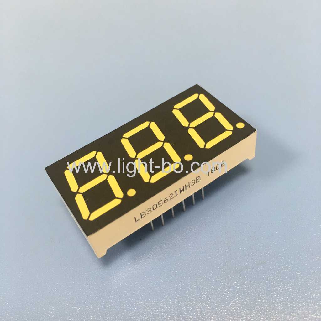 0,56 Zoll 3-stellige ultraweiße 7-Segment-LED-Anzeige gemeinsame Anode für Instrumententafel