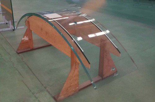 Laminated tempered hot bending glass
