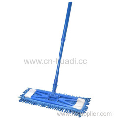Microfiber flat mop with easy closure