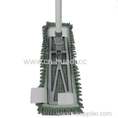 Microfiber flat mop with easy closure