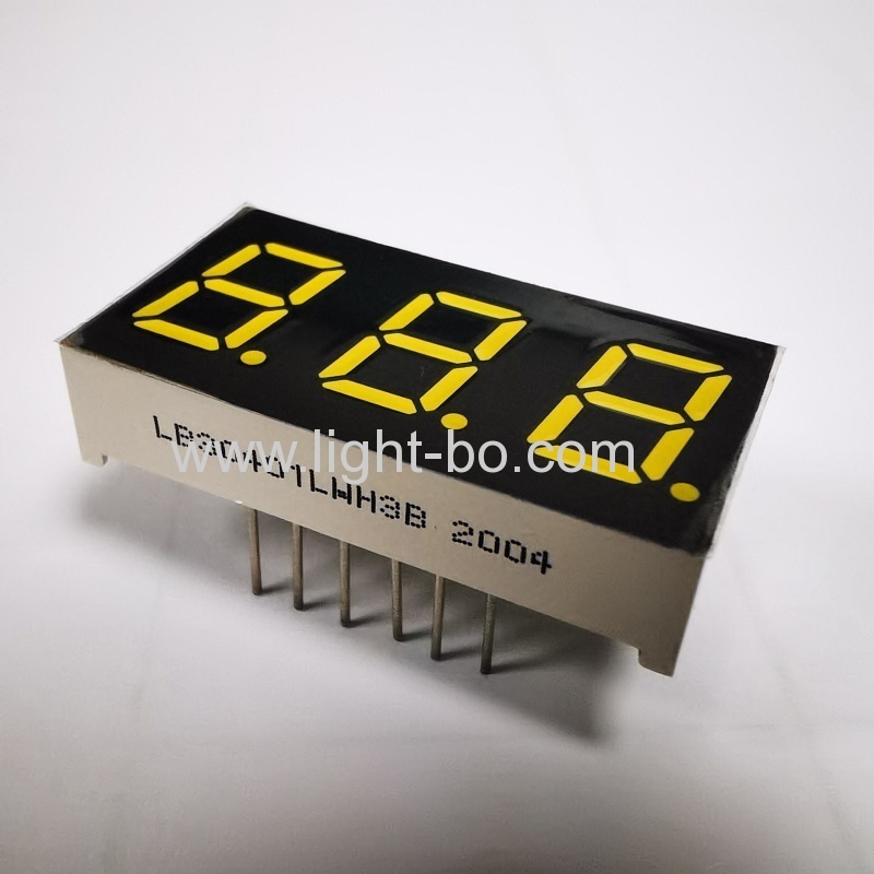 ultrahelle weiße 3-stellige 7-Segment-LED-Anzeige 0,4 "gemeinsame Kathode für Instrumententafel