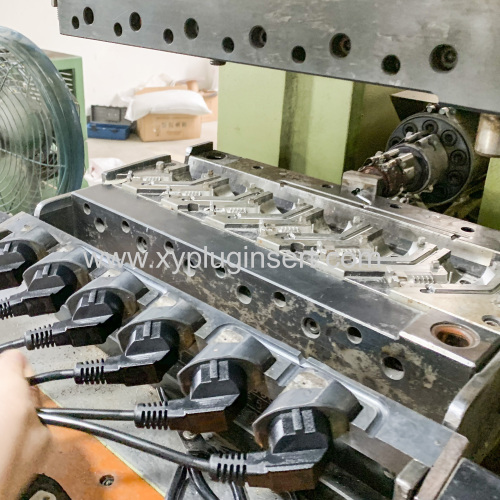 plugs moulds plugs mold plug tooling  with injection machine 