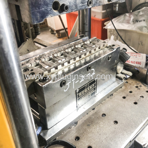plugs moulds  with  injection machine  solutions 27 years
