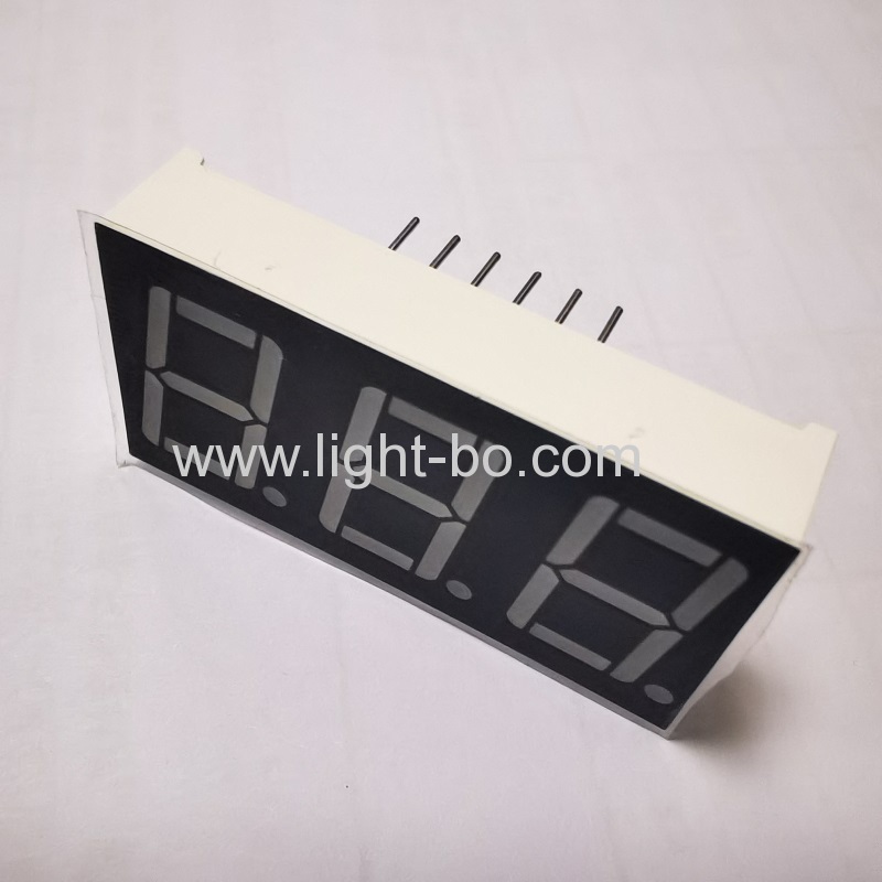 شاشة عرض LED فائقة السطوع ذات أنود مشترك أحمر 0.56 بوصة مكونة من 3 أرقام و7 قطاعات للوحة العدادات