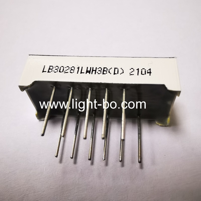 شاشة عرض LED فائقة السطوع بيضاء اللون مكونة من 3 أرقام مقاس 0.28 بوصة (7 مم) مكونة من 7 قطاعات وكاثود مشترك للتحكم في درجة الحرارة