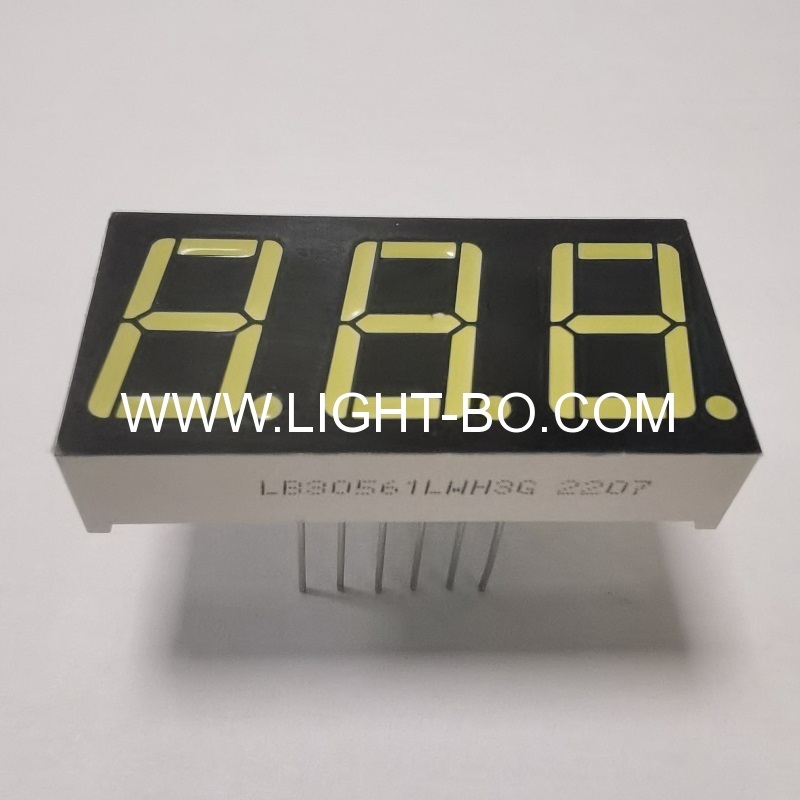 lange Stifte dreistellige 0,56 "ultraweiße 7-Segment-LED-Anzeige gemeinsame Kathode für Instrumententafeln