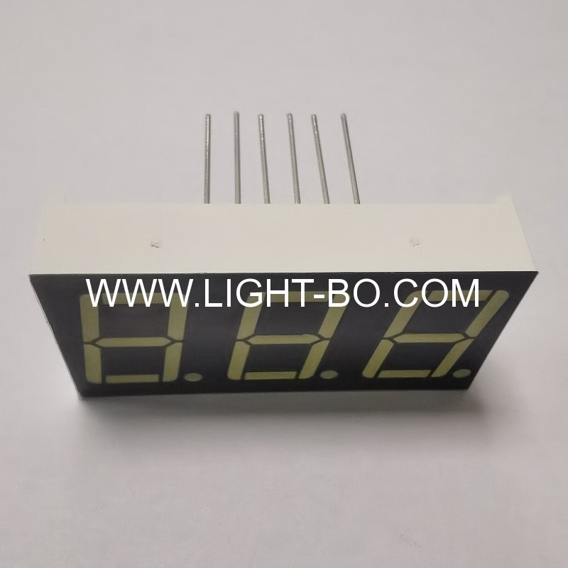 شاشة عرض LED بيضاء فائقة الجودة مقاس 0.56 بوصة ثلاثية الأرقام ذات دبابيس طويلة ومكونة من 7 قطاعات وكاثود مشترك للوحات العدادات