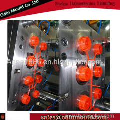 Plastic flip top cap mould