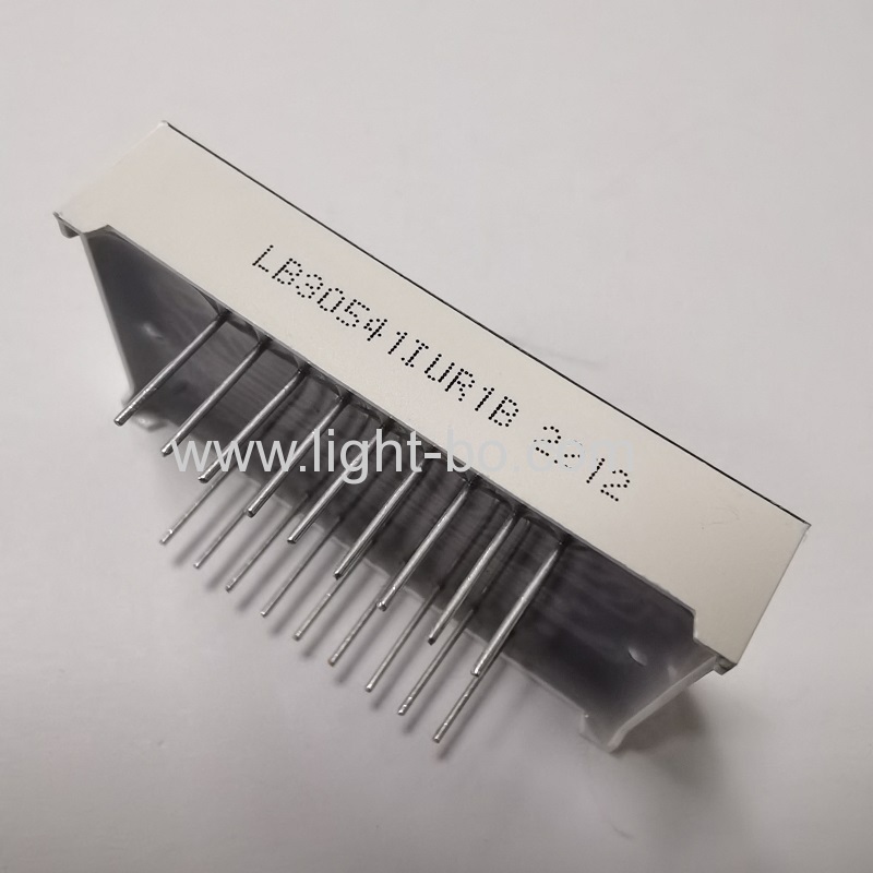 Ultrarote dreistellige 0,54" alphanumerische LED-Anzeige 14-Segment-gemeinsame Anode für Instrumententafel