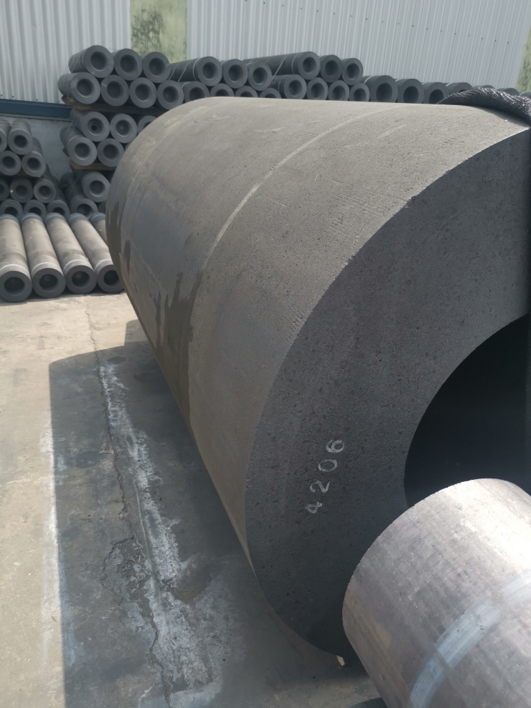 What is the machining accuracy of graphite electrode?