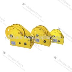 Hand operated selflocking winch