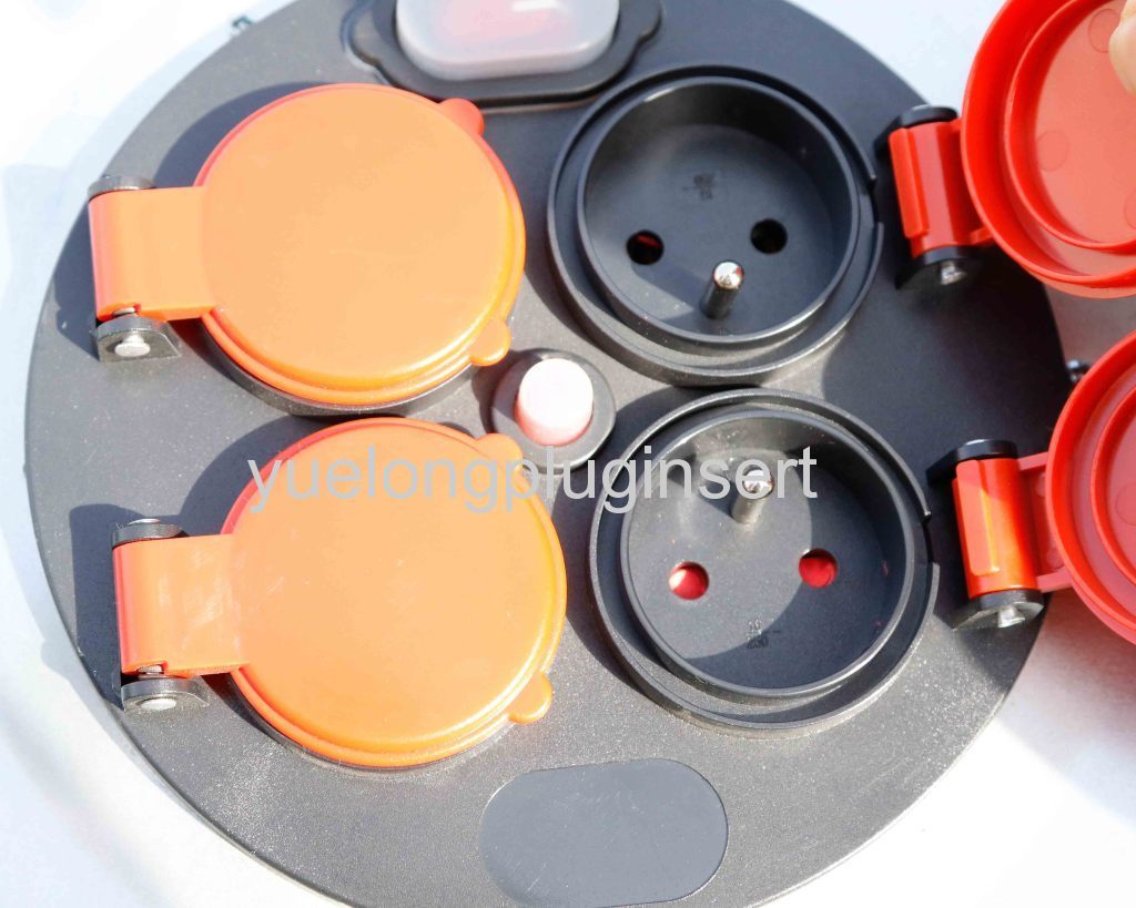 Extension Cord Storage Reel with 4 Grounded Outlets
