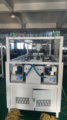 Two Heads Tipping Machine by Credit Ocean