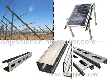Simple triangular bracket for photovoltaic panels
