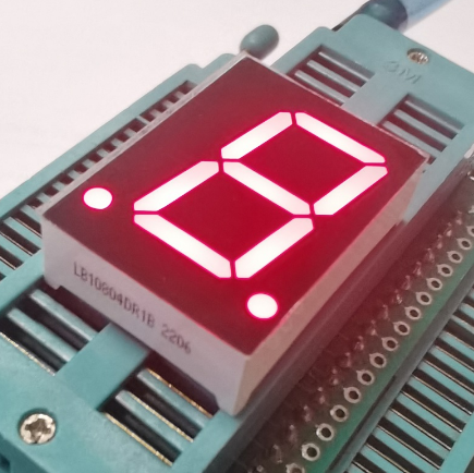 Pantalla LED roja súper brillante de cátodo común de siete segmentos de un solo dígito de 0,8"