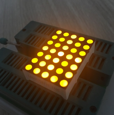 Affichage à matrice de points LED jaune ultra brillant 1,2" 5*7 rangées de cathodes pour horloges de fuseau horaire numériques