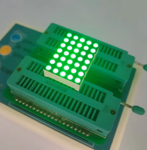 Nokta matrisli led ekran 5 x 7 dijital zaman dilimi saat gösterimi için uygundur