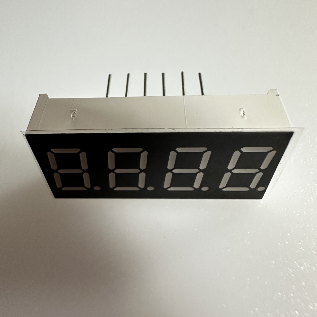 4-stellige 9,2-mm-7-Segment-LED-Anzeige mit ultraheller roter gemeinsamer Anode