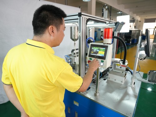 Máquina automática para voltear películas de acetato y metal