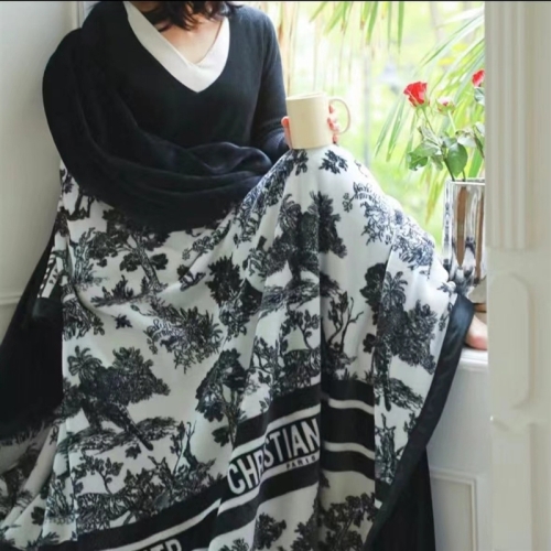 Chăn lông cừu san hô vẽ mực phong cách Bangkok, thiết kế retro sang trọng, thích hợp sử dụng cho ghế sofa và giường, dùng được quanh năm.