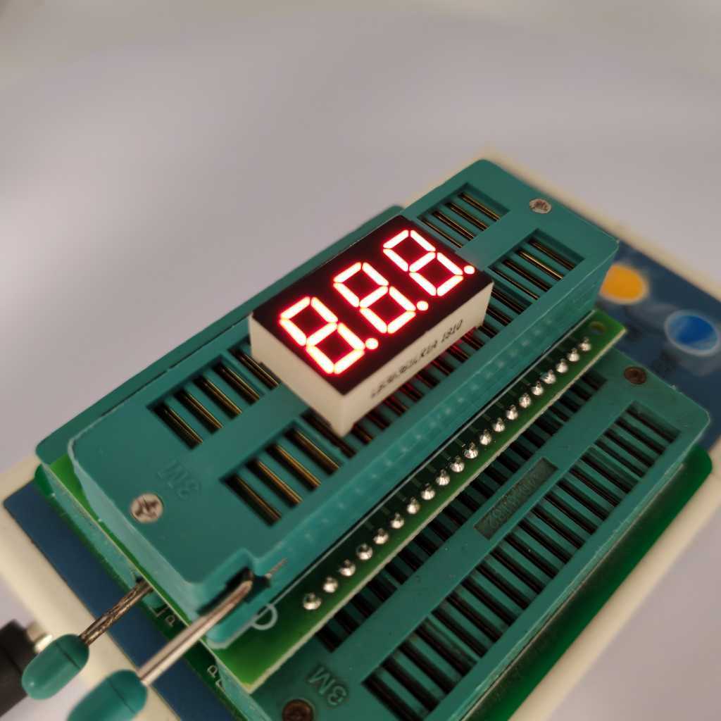 Màn hình LED 7 đoạn 3 chữ số màu đỏ 0,36" để chỉ báo nhiệt độ/độ ẩm