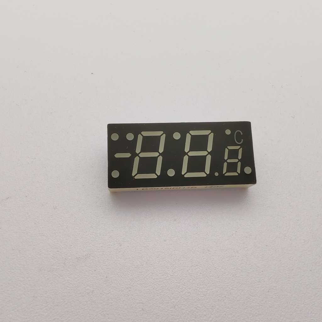 온도 측정을 위한 매우 밝은 파란색 7세그먼트 디스플레이