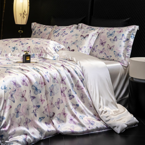 Bộ ga trải giường lụa in họa tiết cao cấp, mềm mại, thoáng mát, cỡ Queen và King, phù hợp cho mọi mùa.