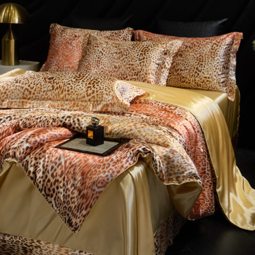 Bộ ga trải giường bằng satin in họa tiết da báo, cảm giác mềm mại như lụa, cỡ Queen và King, mang đến sự thoáng mát cho phòng