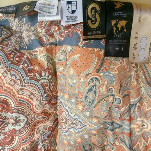 Chăn lông ngỗng trắng 95% với độ phồng 800+, thích hợp cho mọi mùa, cỡ Queen và King, giữ ấm mùa đông.