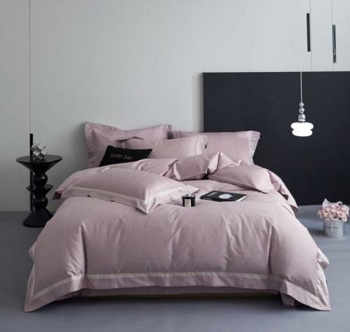 Bộ ga trải giường cao cấp với đường viền ren tinh tế, chất liệu cotton 100%, dệt chỉ bạc, cỡ Queen và King.