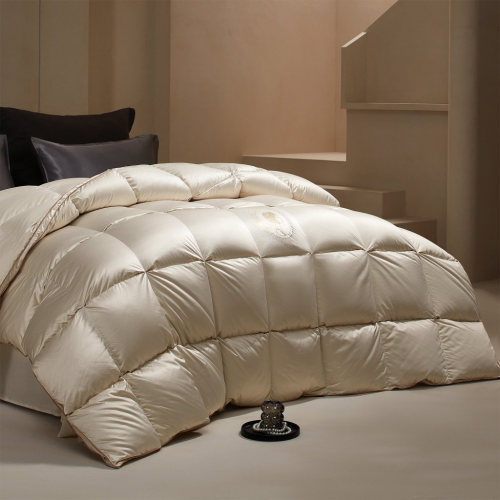 Chăn lông ngỗng trắng 95%, vỏ ngoài 100% lụa, quy trình giặt 53 bước, độ sạch 1500+, chăn cao cấp chuẩn khách sạn.