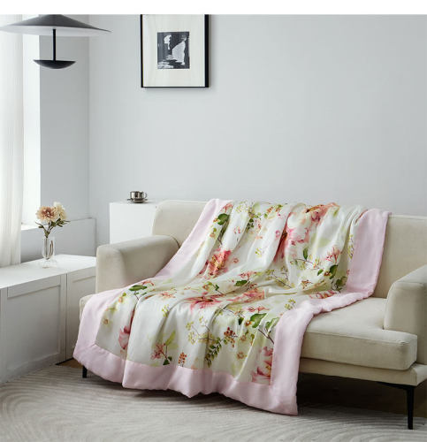 Chăn bông lụa có thể giặt máy, 100% lụa tơ tằm, độ dày 22 momme, thoáng mát, phù hợp cho người lớn, dùng được cả bốn mùa.