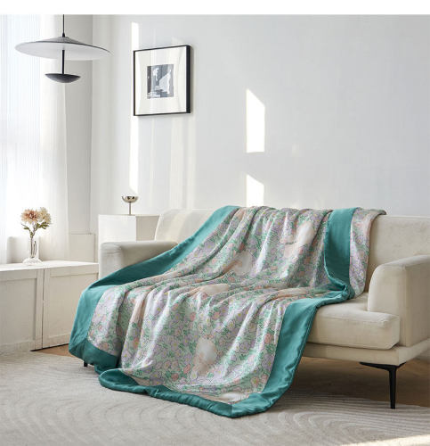 Chăn bông lụa có thể giặt máy, 100% lụa tơ tằm, độ dày 22 momme, thoáng mát, phù hợp cho người lớn, dùng được cả bốn mùa.