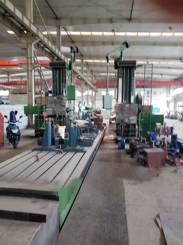 Large double gladiator bed for processing large pieces