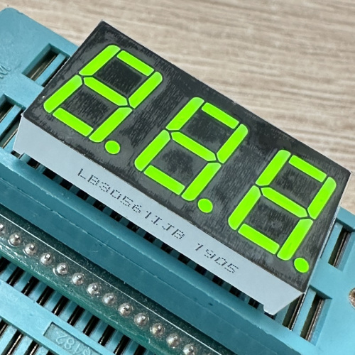 Pantalla LED de tres dígitos de 0,4 pulgadas, color amarillo y verde, con ánodo común de 7 segmentos para voltímetro.