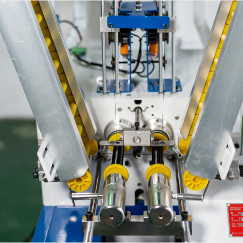 Máquina de enrolamento de bobinas de duplo fuso totalmente automática