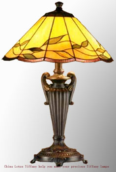stained glass tiffany table lamp