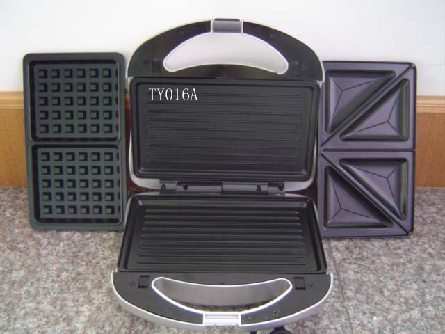 SANDWICH MAKER WITH 3 CHANGEABLE PLATES