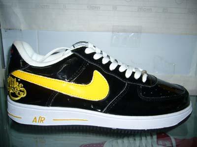 Nike Design Shoes on Selling Nike Shoes Jordan1 21 Shox Nz R4  5 Max2006 Hoodie Bape T