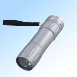 Aluminum LED flashlight