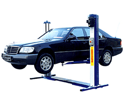 mechanic car lift