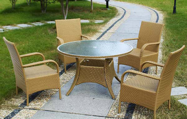 teak table with four charis