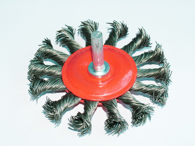 TWISTED WIRE WHEEL BRUSH WITH SHANK