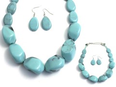 HARD PLASTIC TURQUOISE NECKLACE SET