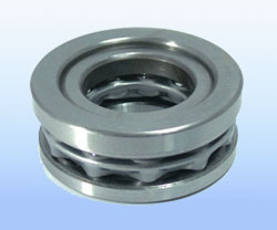 Thrust ball bearing with spherical seat