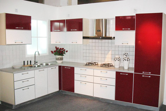 White Lacquered Kitchen Cabinet