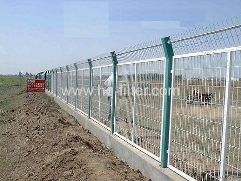 Curvy Welded Fence